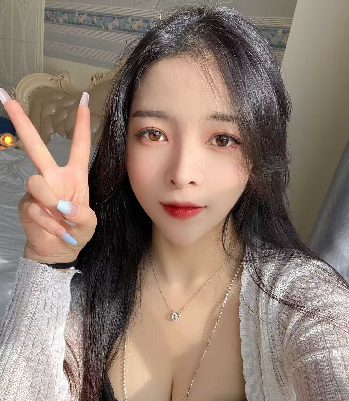 服务耐看型小玉