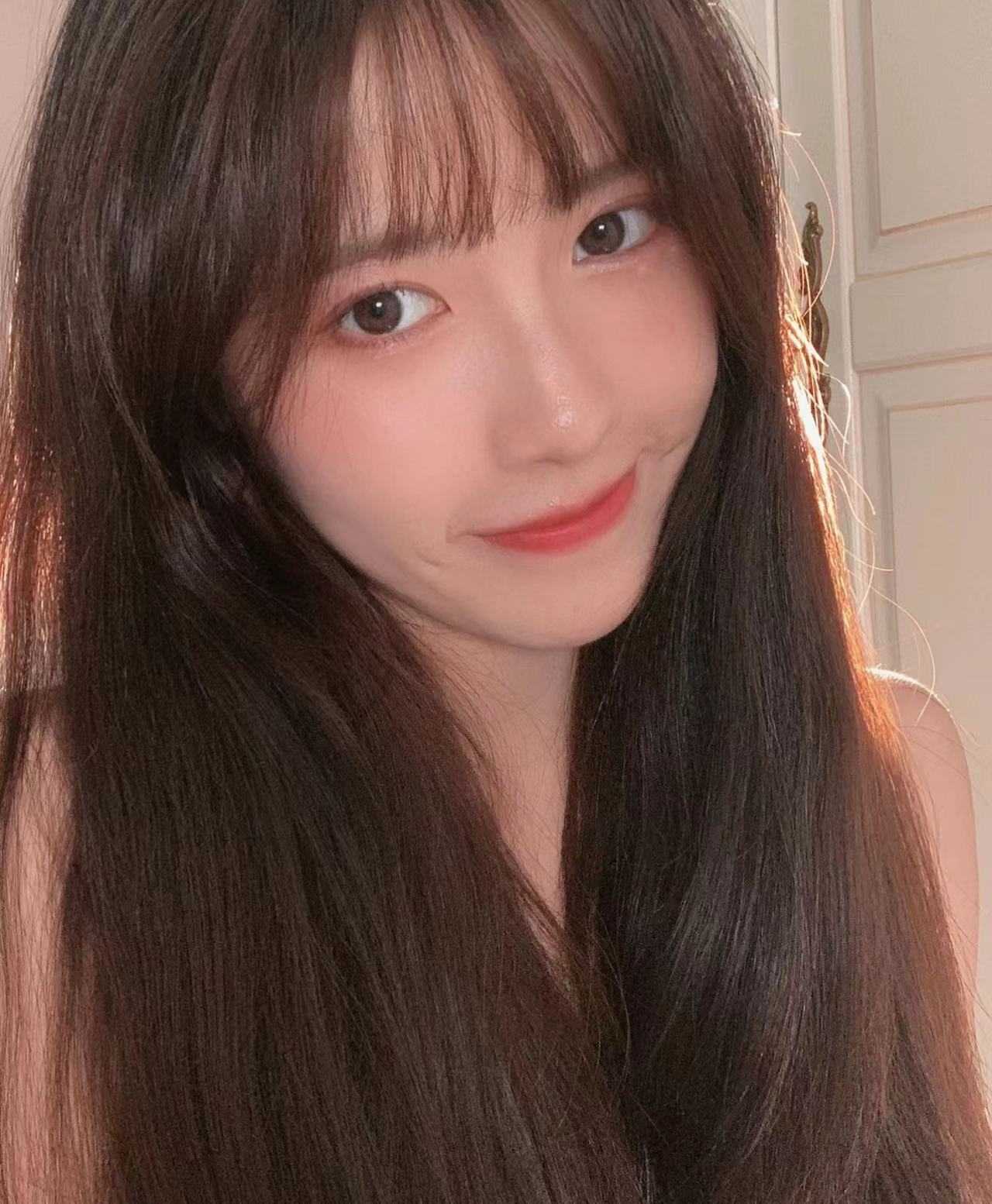 高颜值服务系妹子