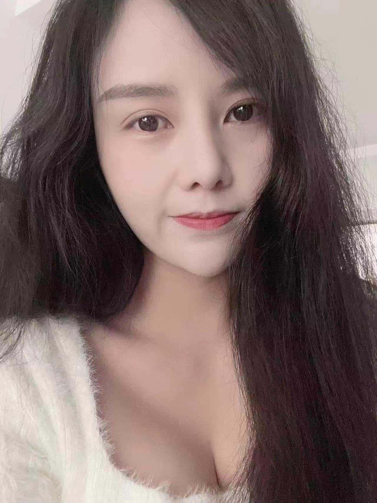 奶子真的很大，手感极佳