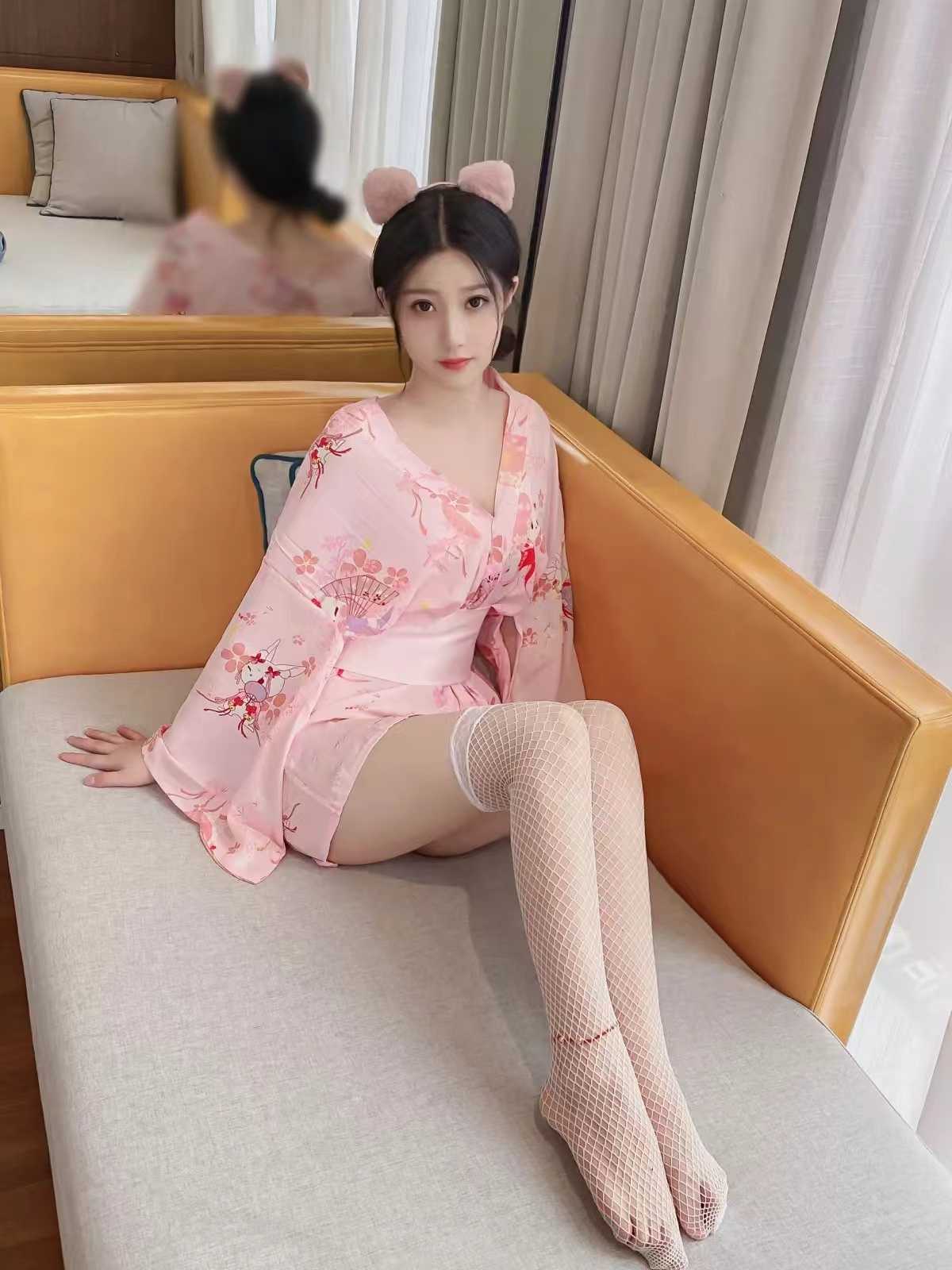 大长腿妖娆妹子