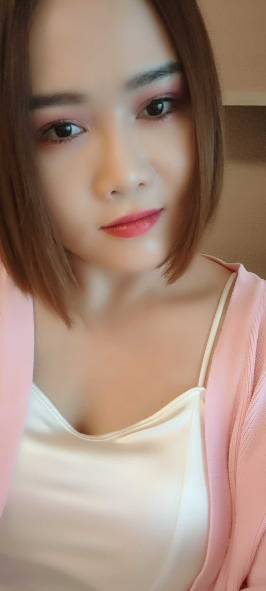 寮步皮肤白的小可爱