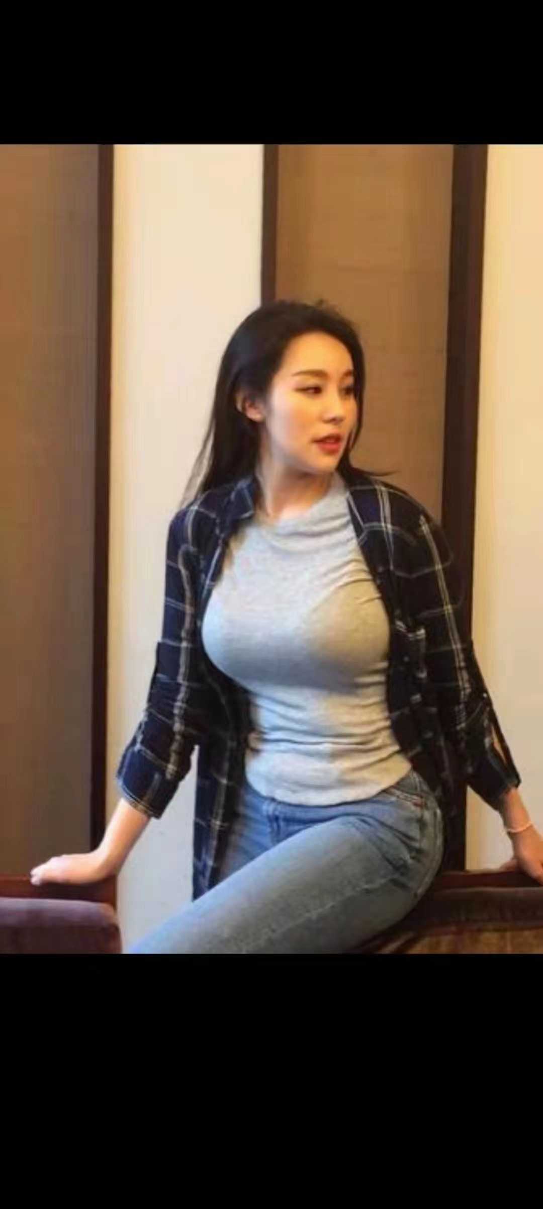 服务系妖娆少妇