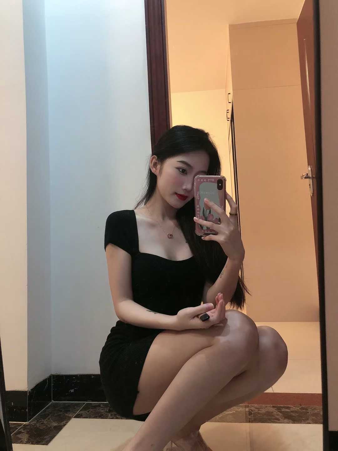 极品御姐 穿上制服很性感迷人 服务态度好