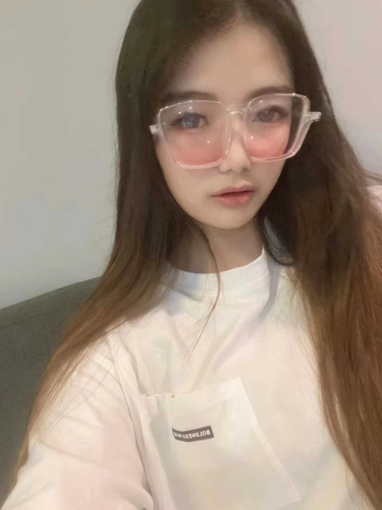 姿势换了好多个她越叫我越激动