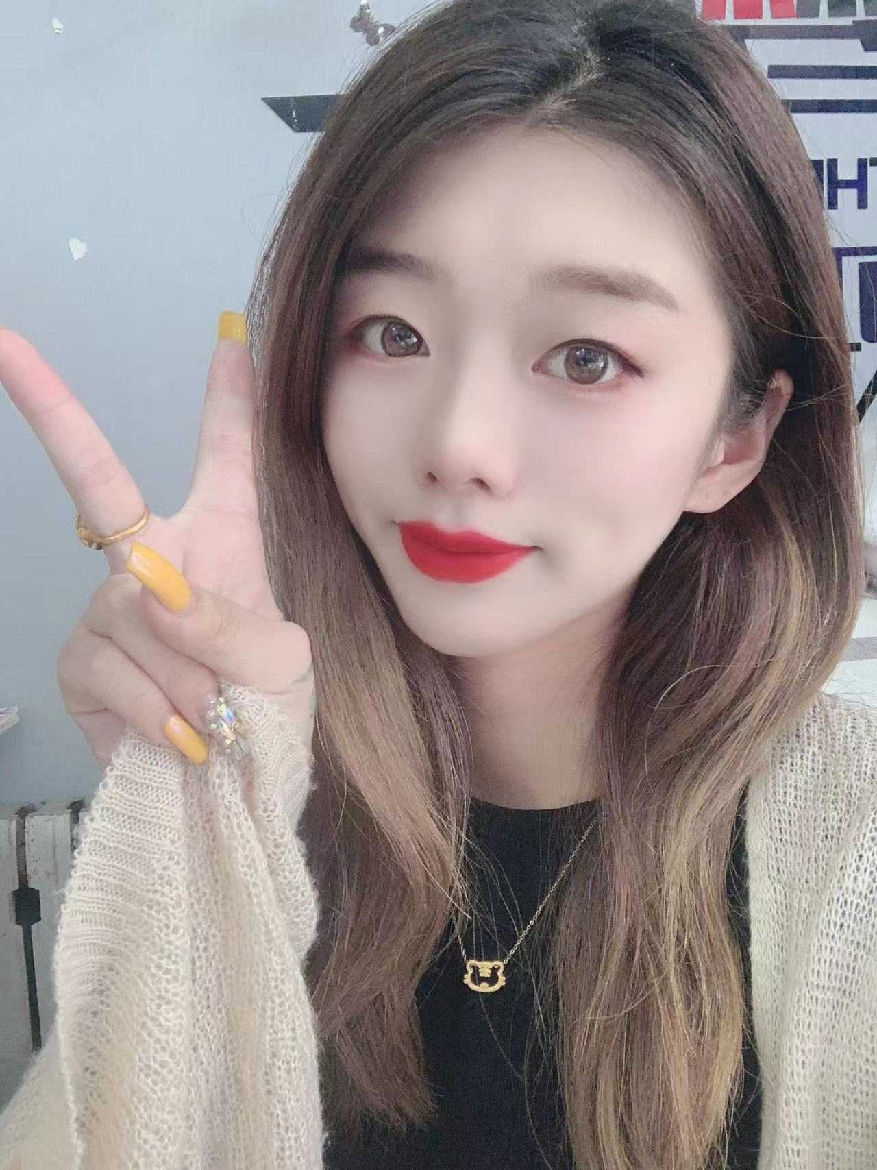 服务系乖巧漂亮妹子