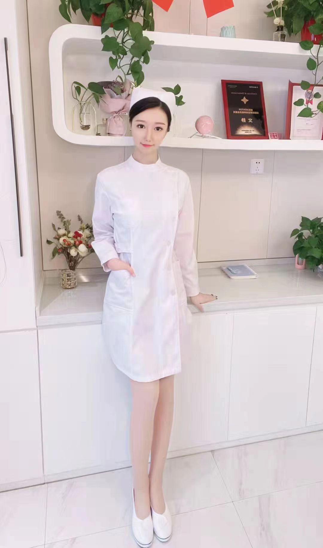 年轻颜值高，身材好，可以抱起来搞