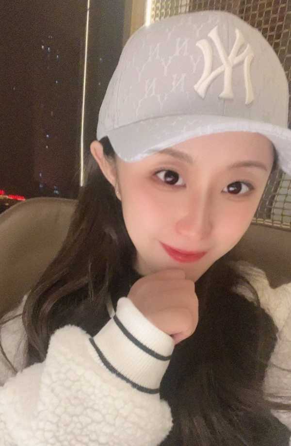 可以把玩大长腿的小美女