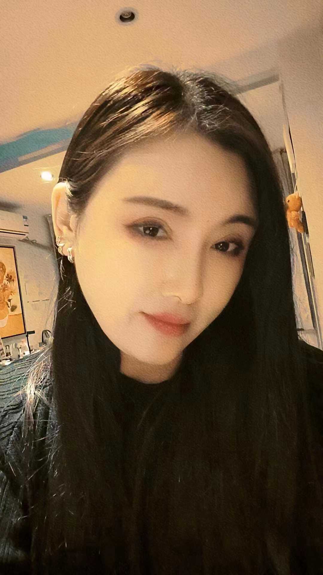 趴在身上小舌头全舔一遍