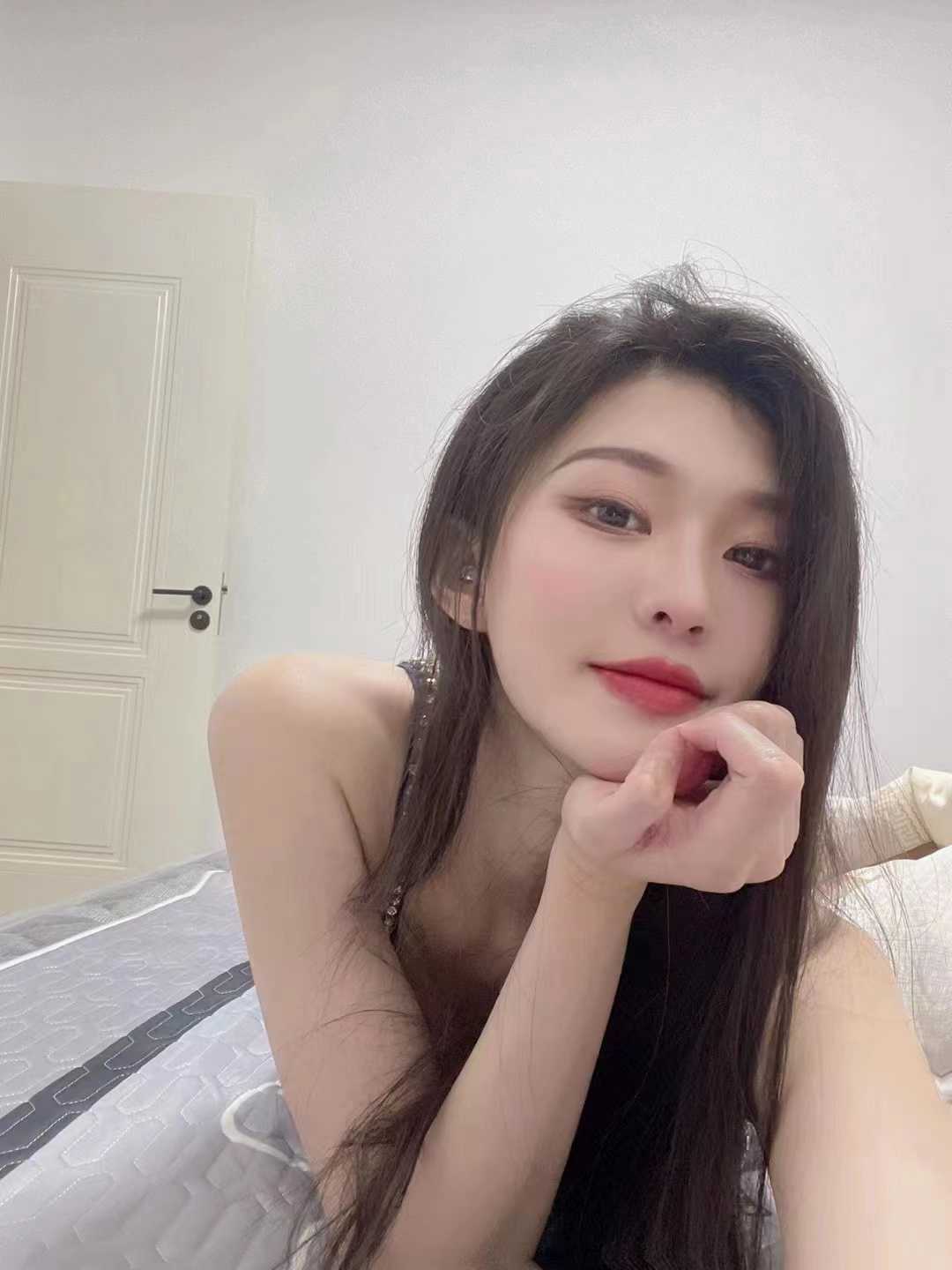 下面b紧水多也无比的享受，叫床很自然