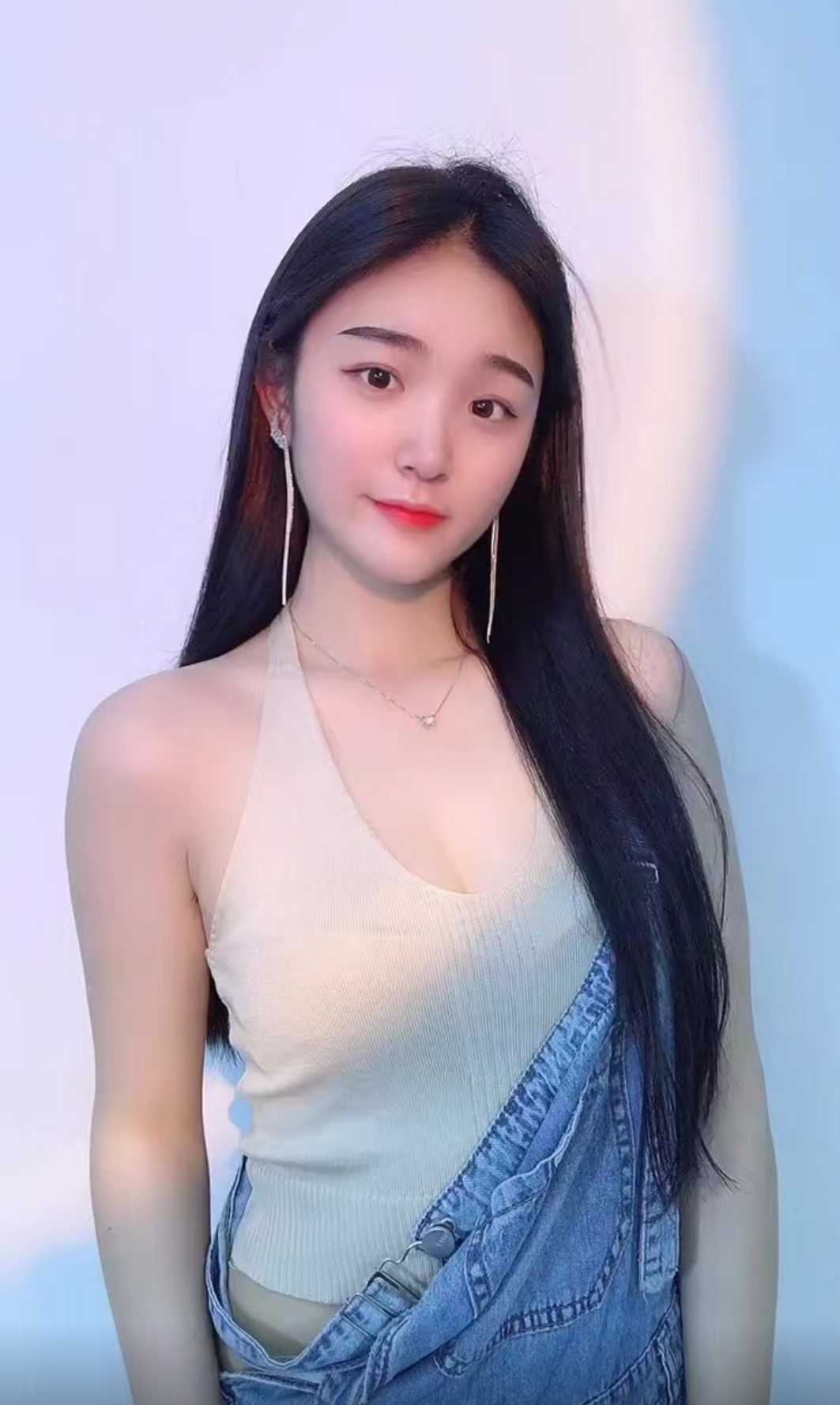 乖巧可爱，邻家小妹的感觉