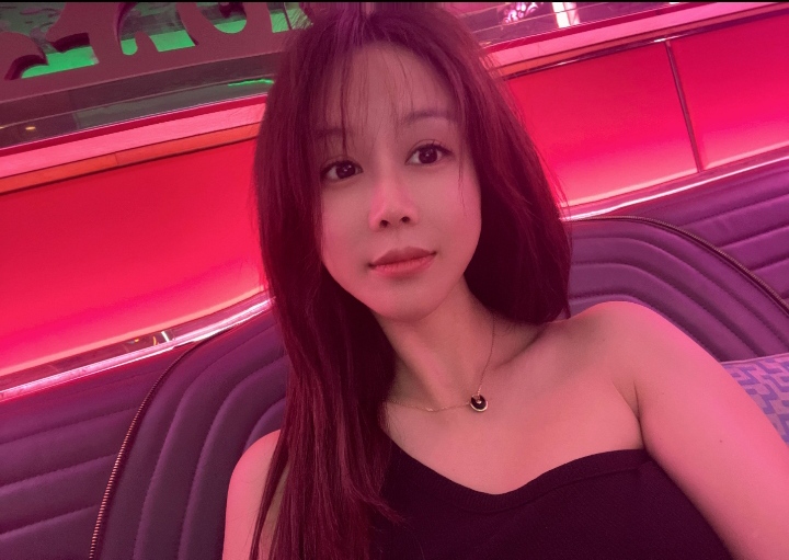 温柔且漂亮的高颜值小姐姐