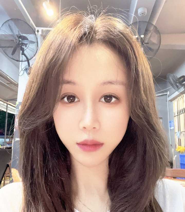 温柔且漂亮的高颜值小姐姐