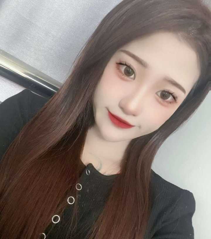 分享个漂亮开放的嫩妹