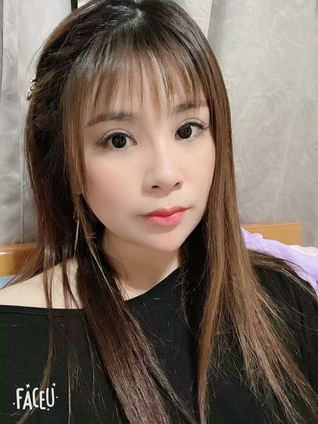 迷人少妇，女友伴享受诱惑