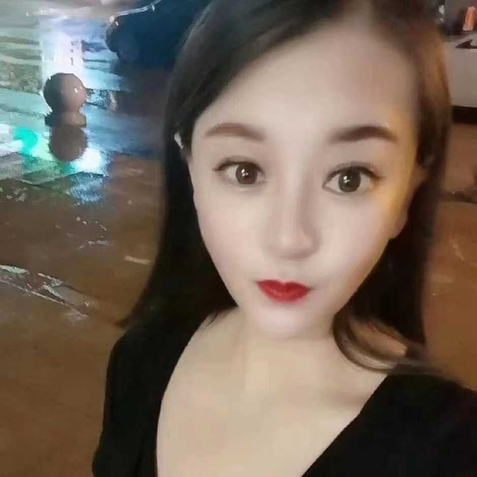 射在她胸上，还是不错的