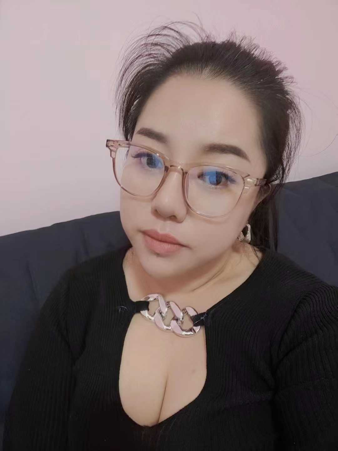 丰满性感妖娆少妇