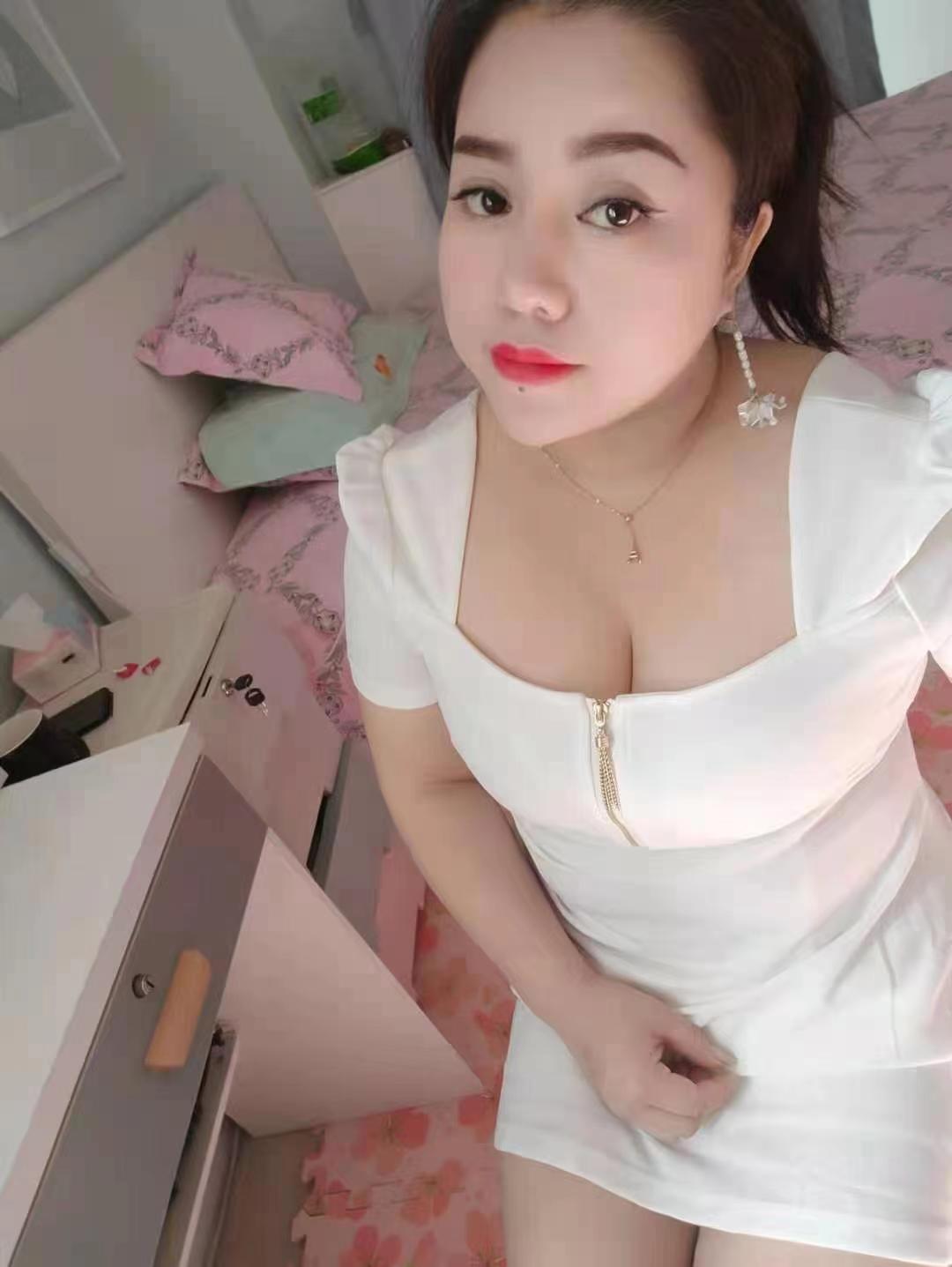 丰满性感妖娆少妇