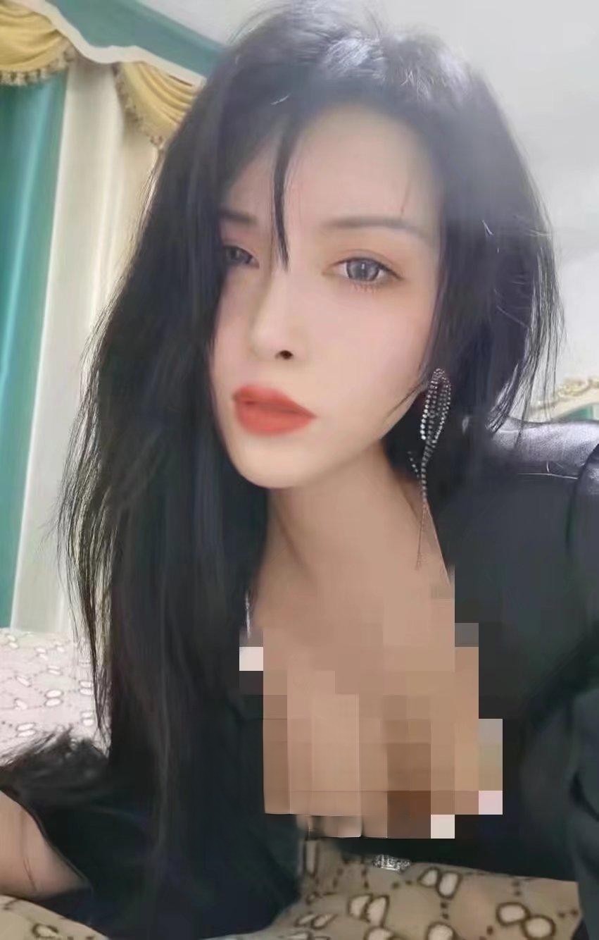 皮肤挺白的，屁股大、适合后入