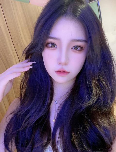 还别说这依依妹子的b挺会夹人的