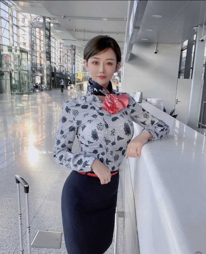 制服诱惑奶大漂亮