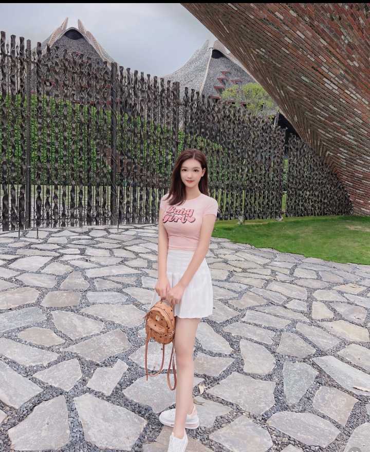 奶子圆润夹得你起飞