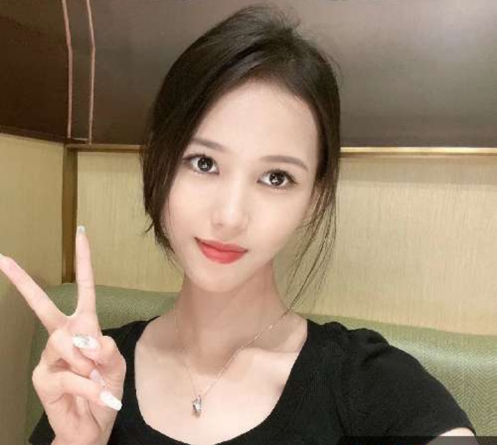 清纯健身皮肤白嫩