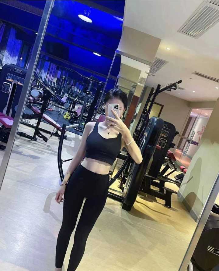 清纯健身皮肤白嫩