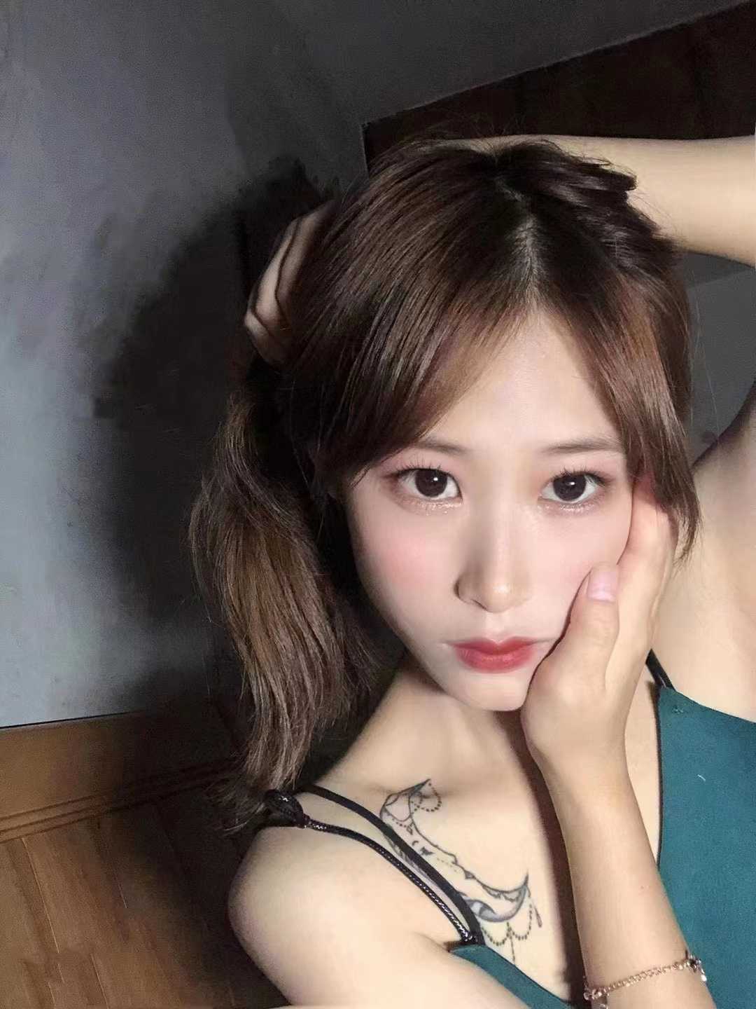 妹子的酥胸，值得体验