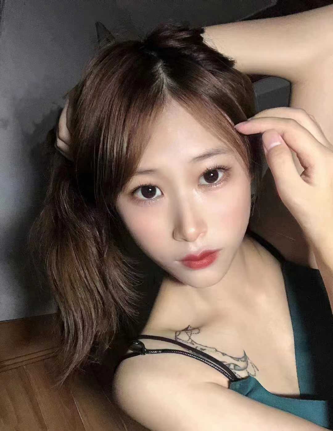 妹子的酥胸，值得体验