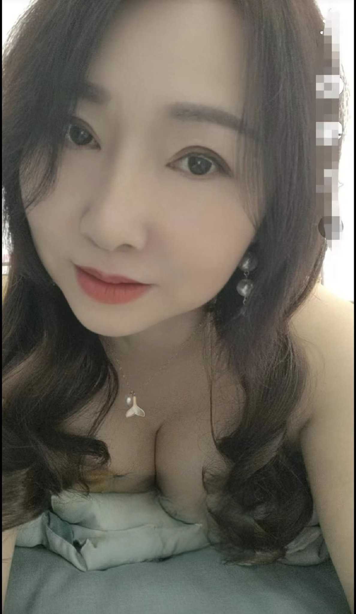 娇小可爱的少妇