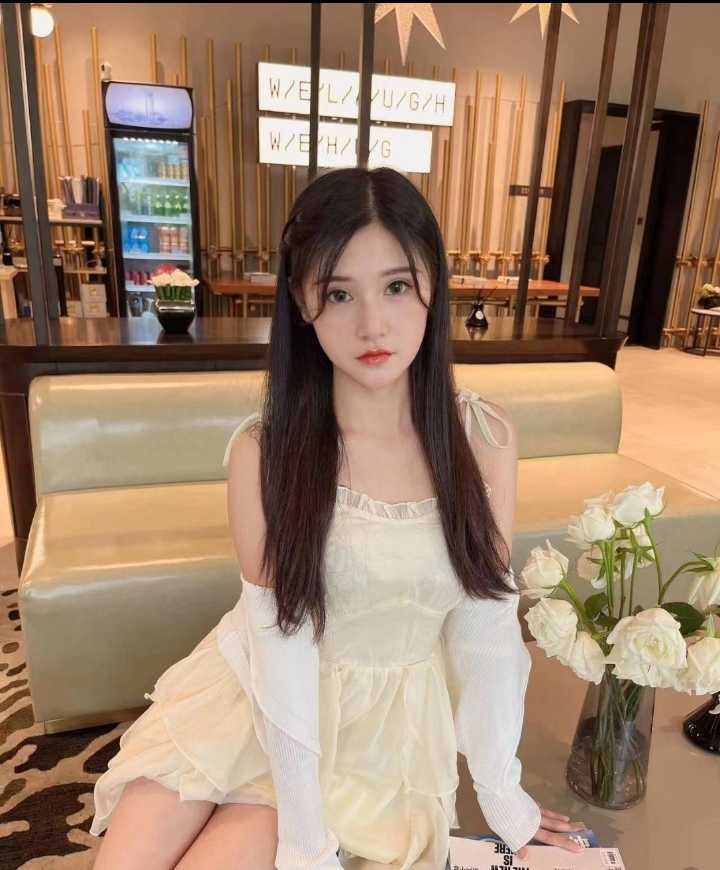 水多年轻漂亮白嫩