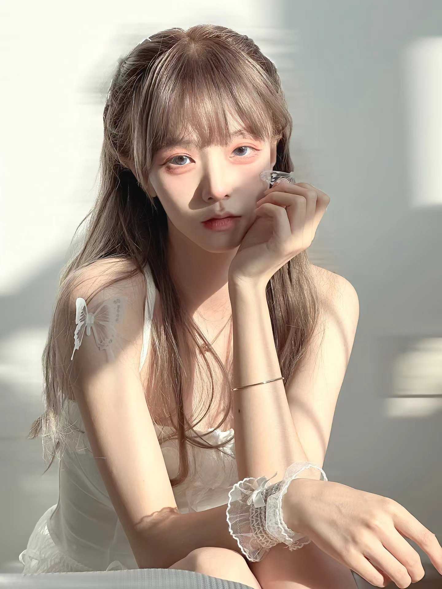 舔活一流的妖娆年轻妹子