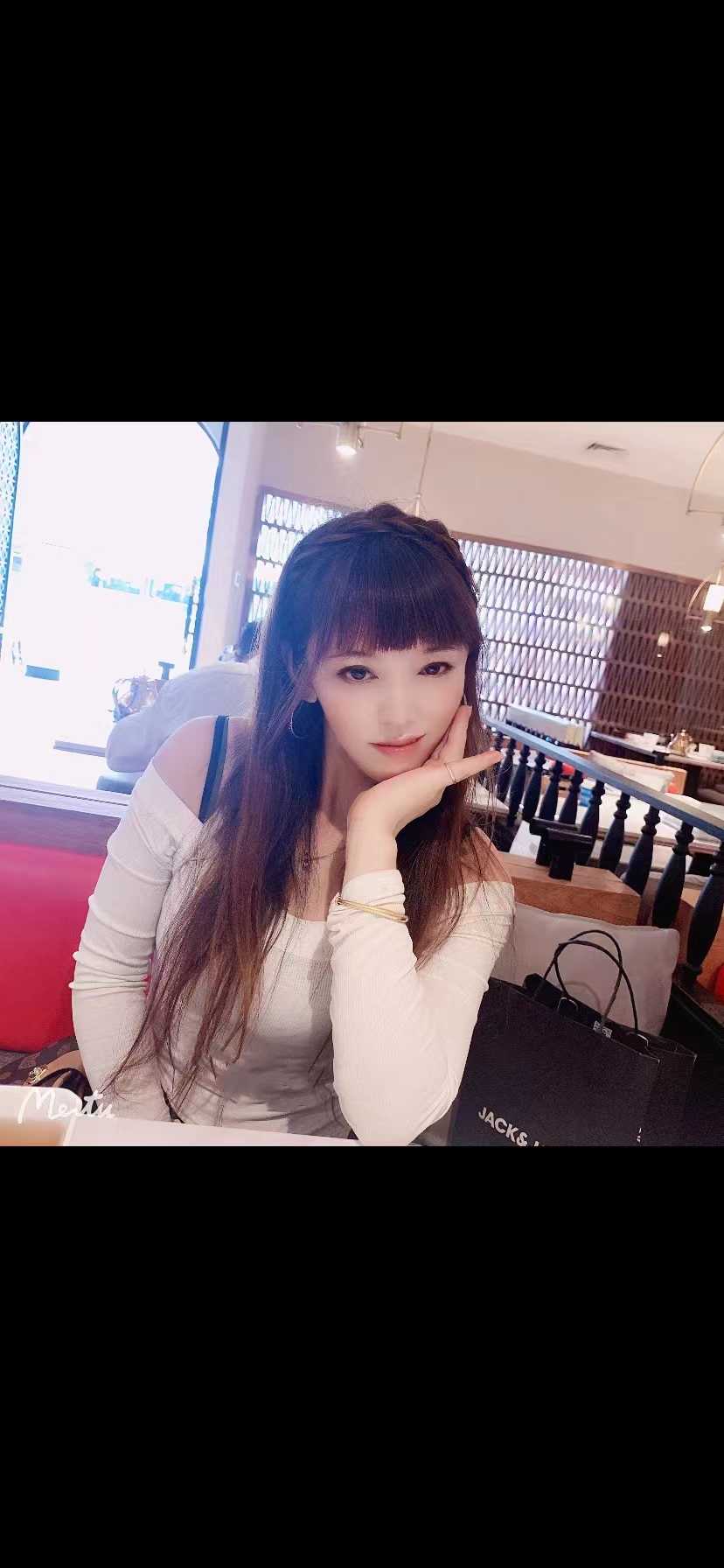 高挑大长腿性价比高的性感妹子