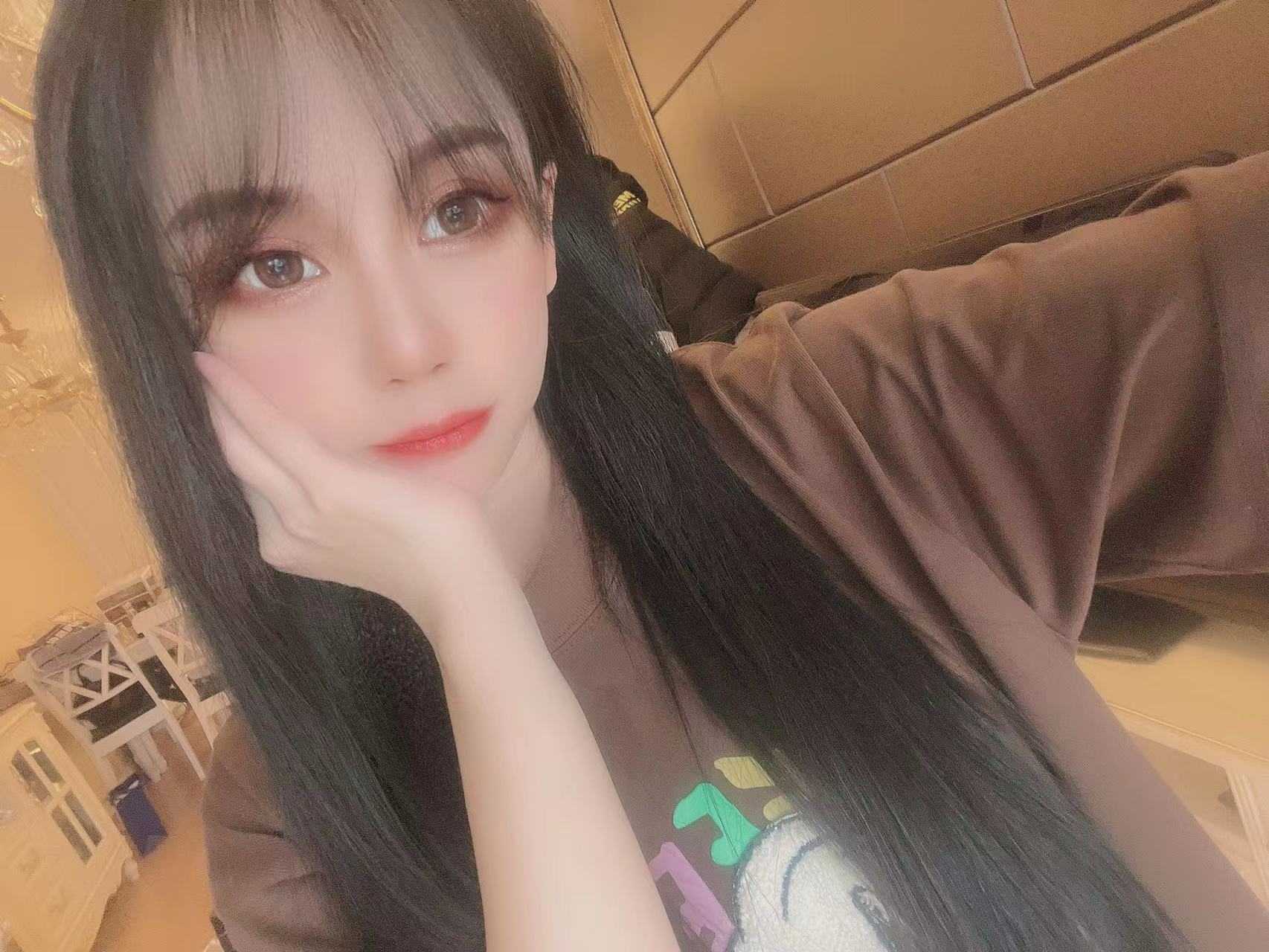 很会舔很sao动的颜值妹子