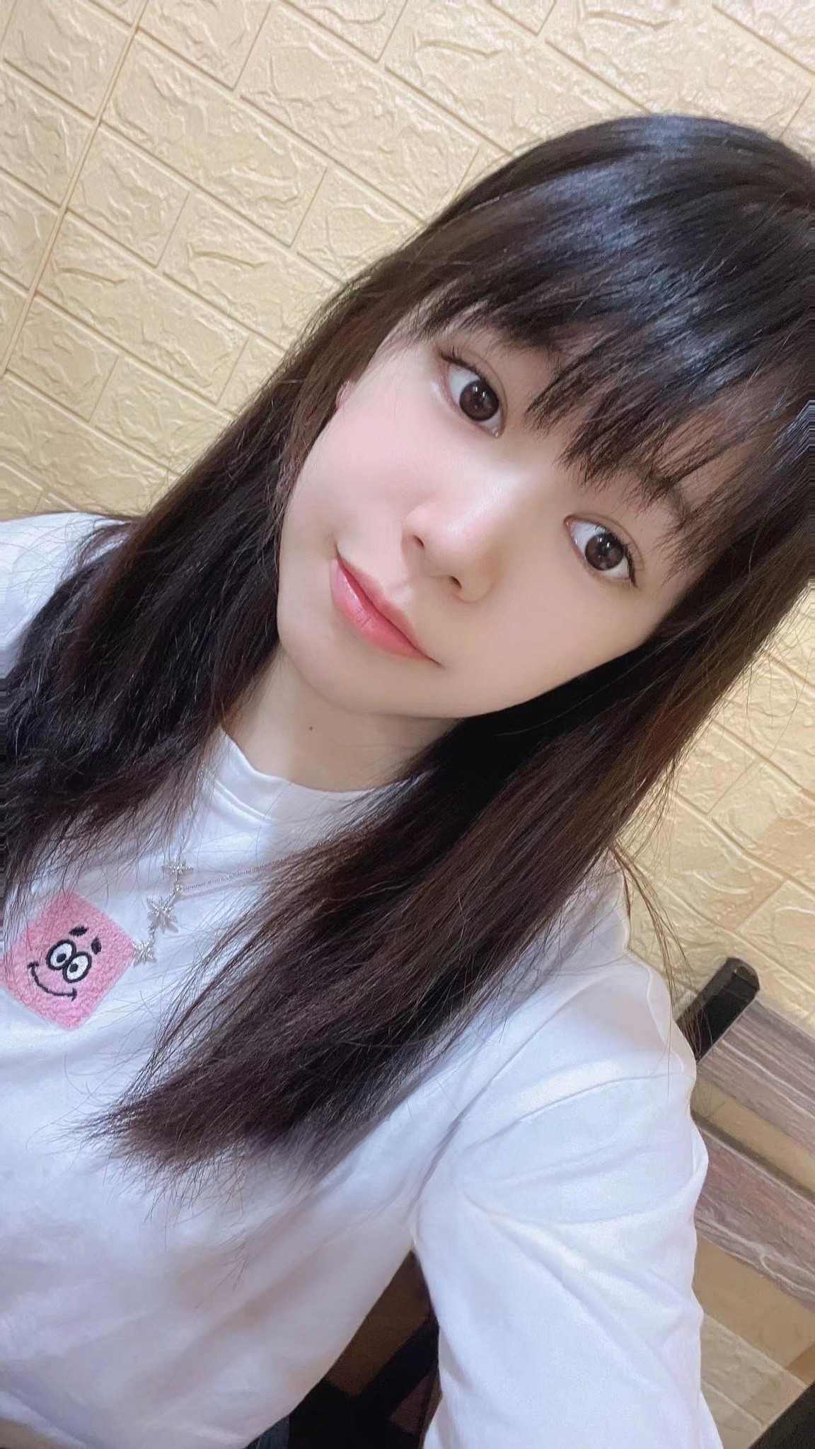 水嫩妹子奶子粉嫩