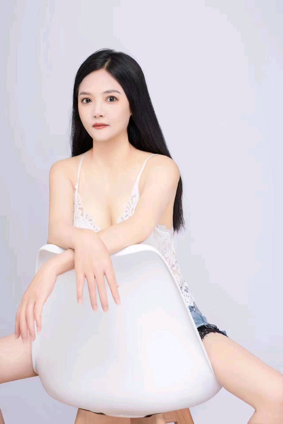 皮肤白很有味道的姐姐