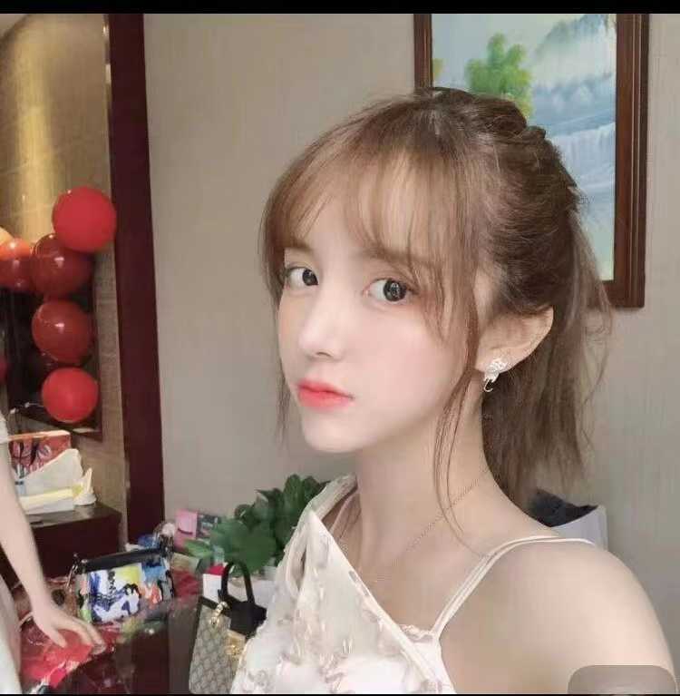 年轻漂亮性价比高的小妹