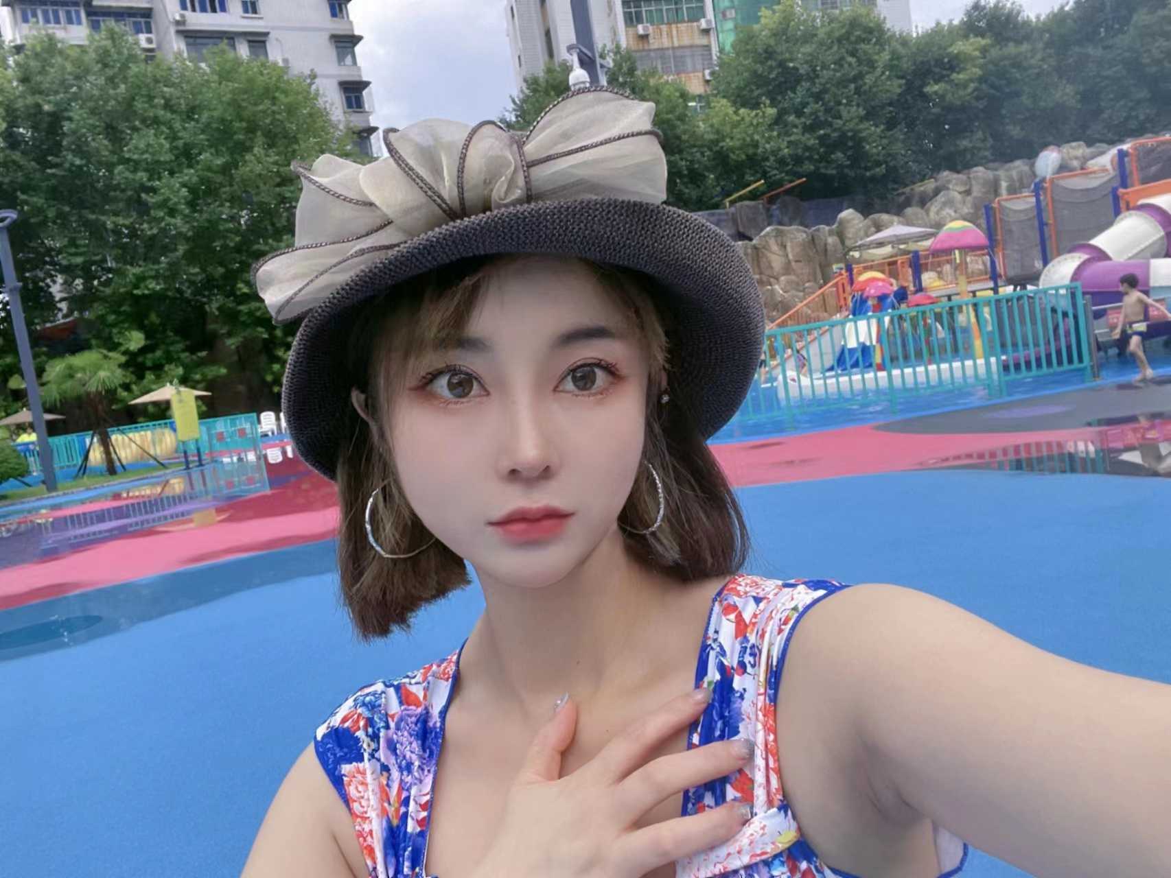 性价比高很会舔的风韵制服妹子