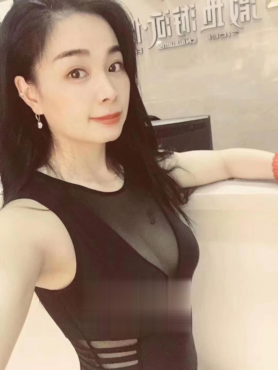 性感少妇身材好