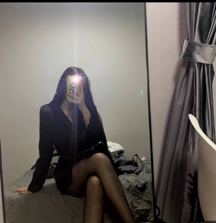 身材高挑丝袜制服诱惑