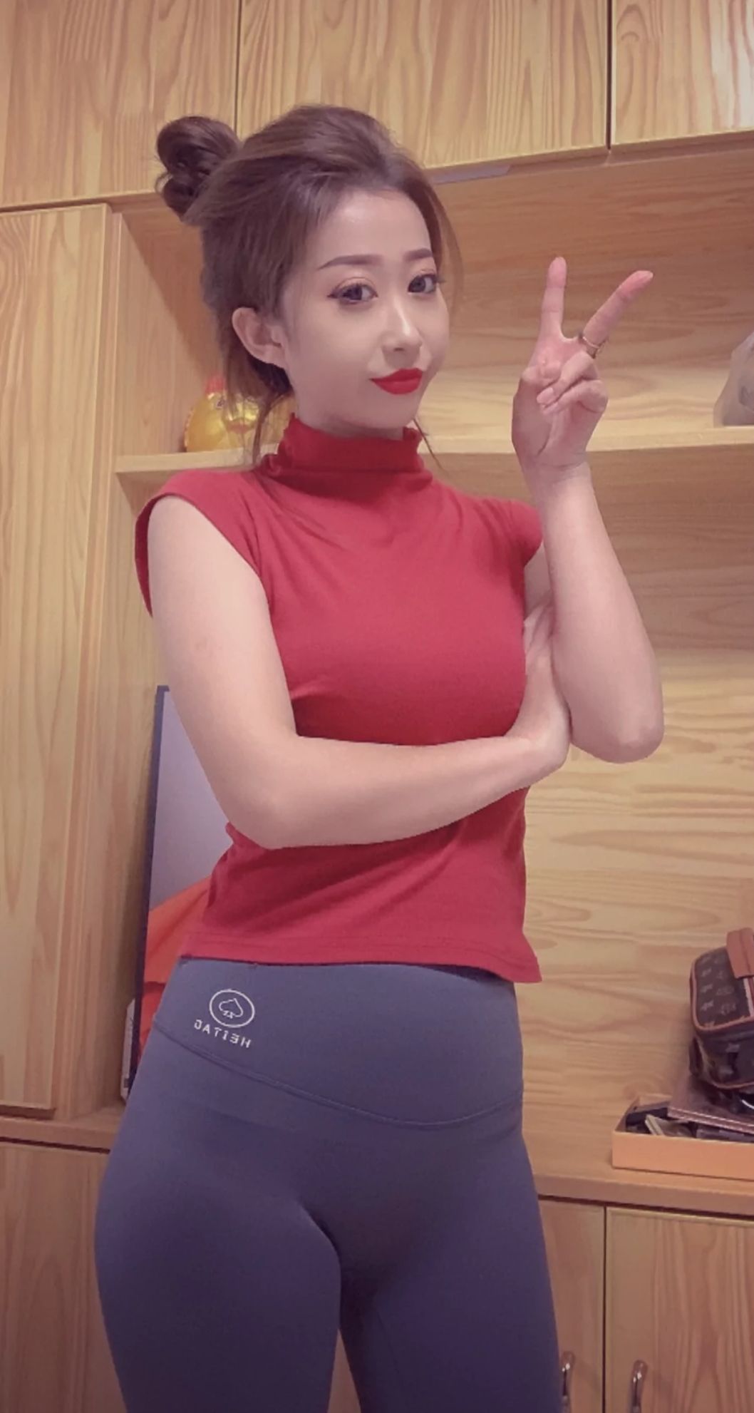 很会舔很会夹的妖娆妹子