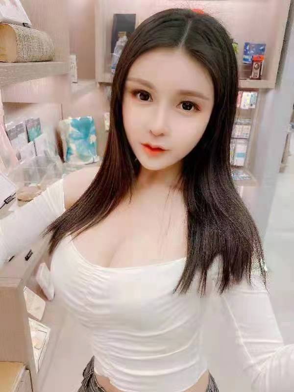 小粉b很紧夹得我很快就射了，爽歪歪