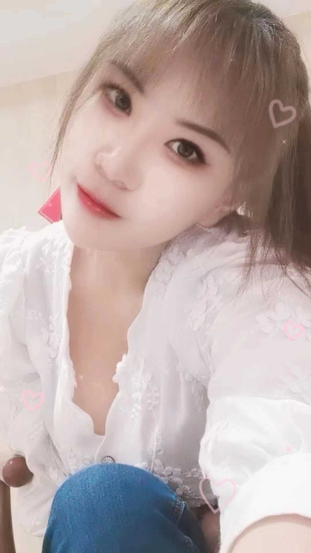 说话很温柔，待人随和