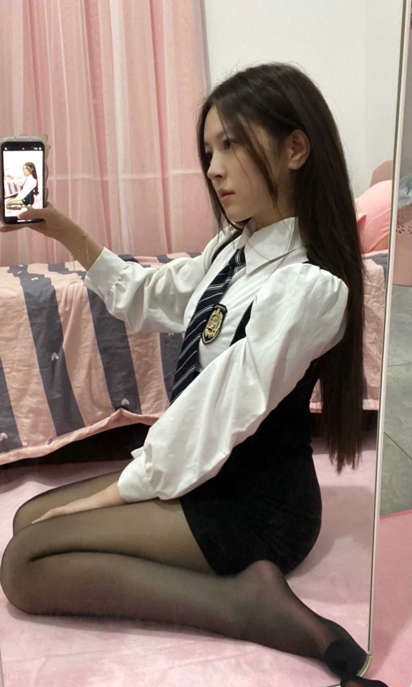 妹子前凸后翘，性感诱人（可外卖）