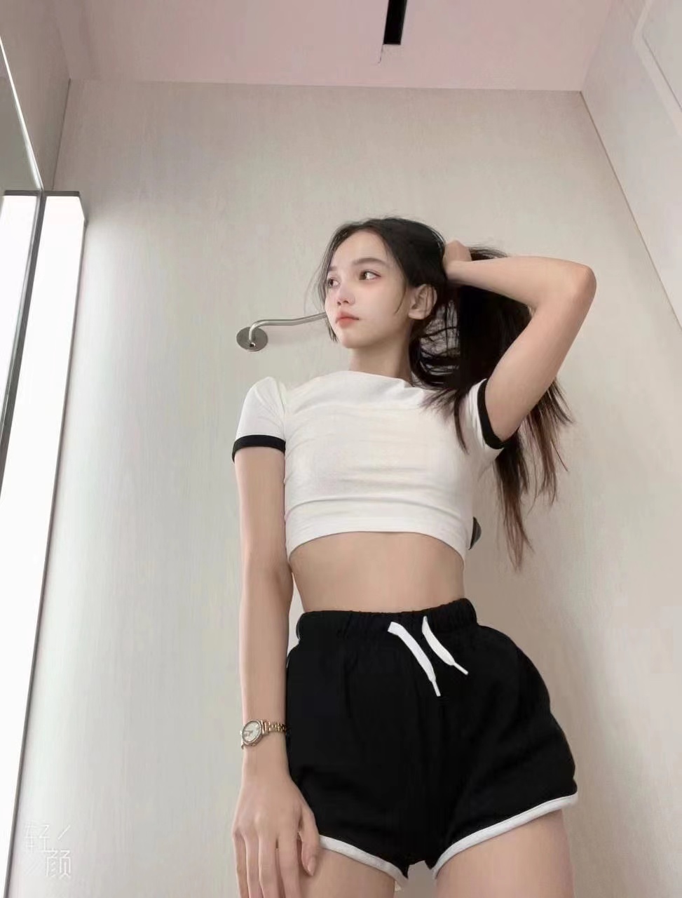 身材很赞，年轻漂亮