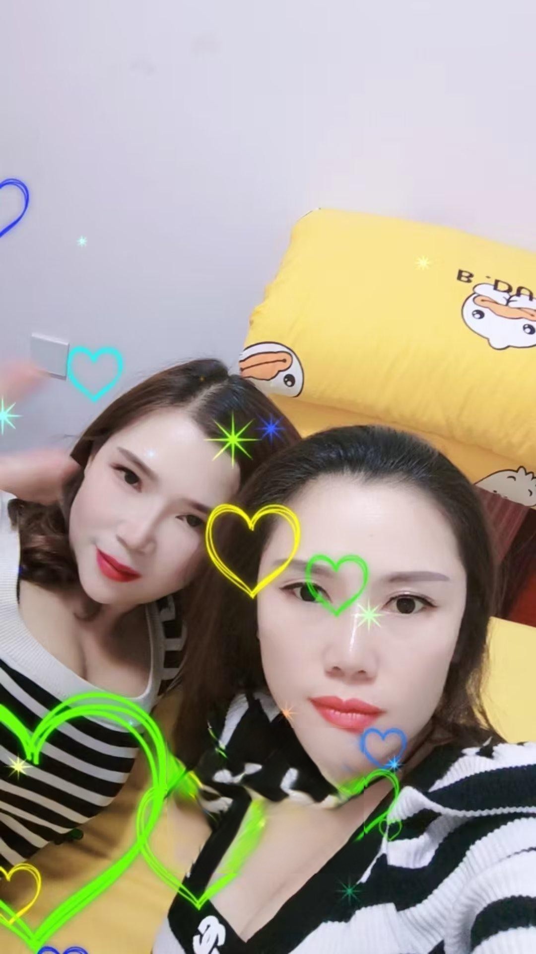 双飞姐妹花身材丰满Sao妇水多