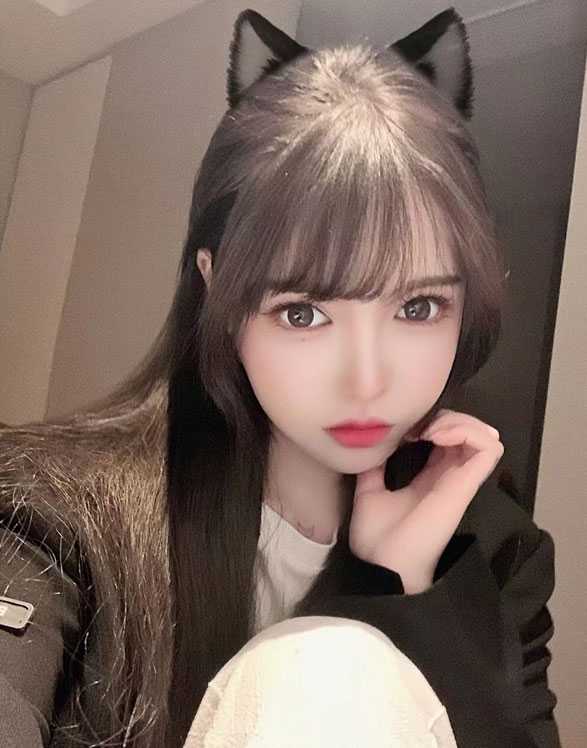 握着腰疯狂后入 她会叫的很大声 很爽