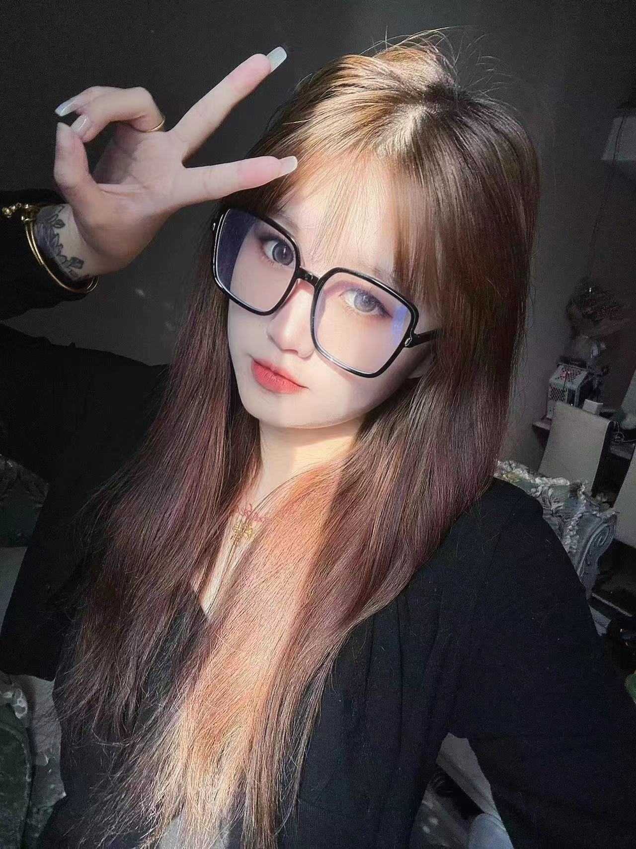 刚下海性价比高的漂亮小妹