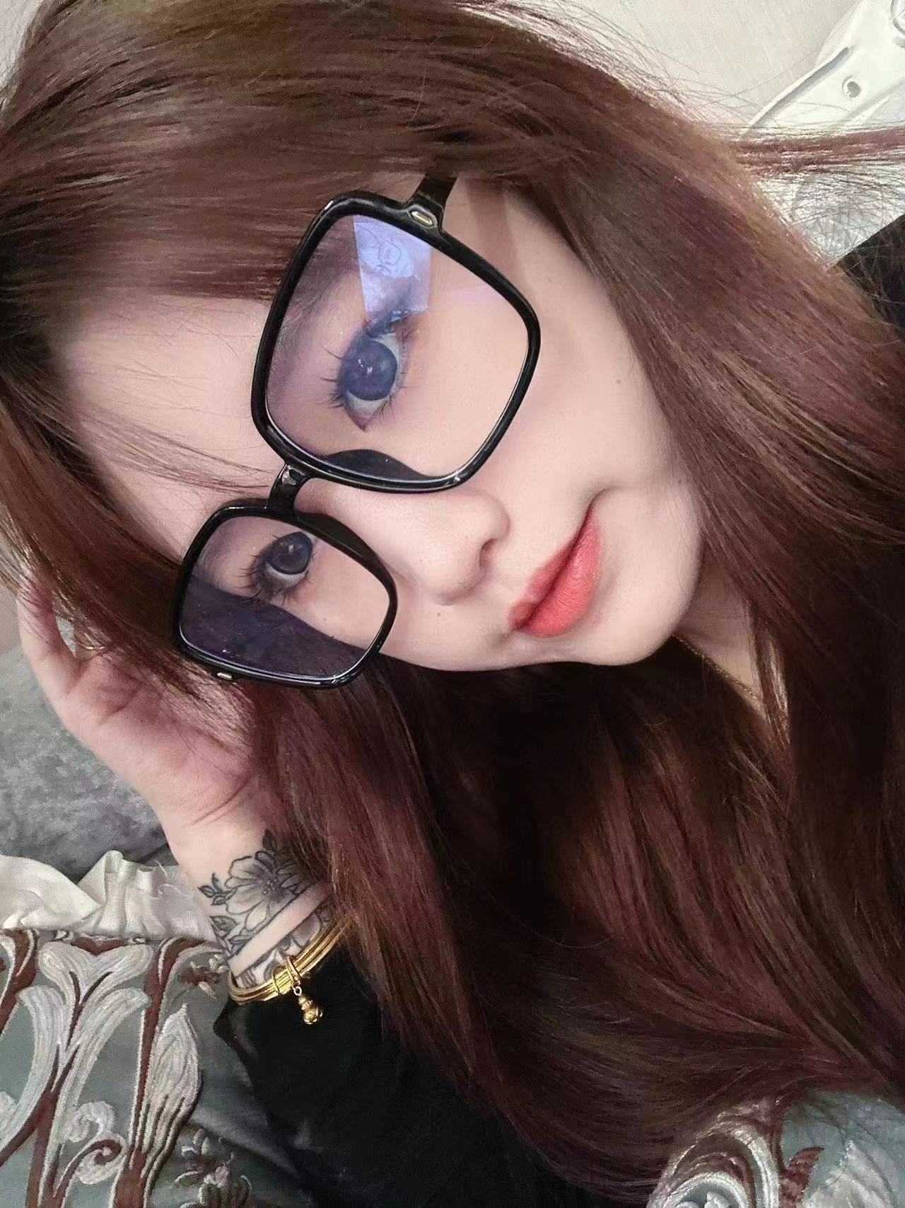 刚下海性价比高的漂亮小妹