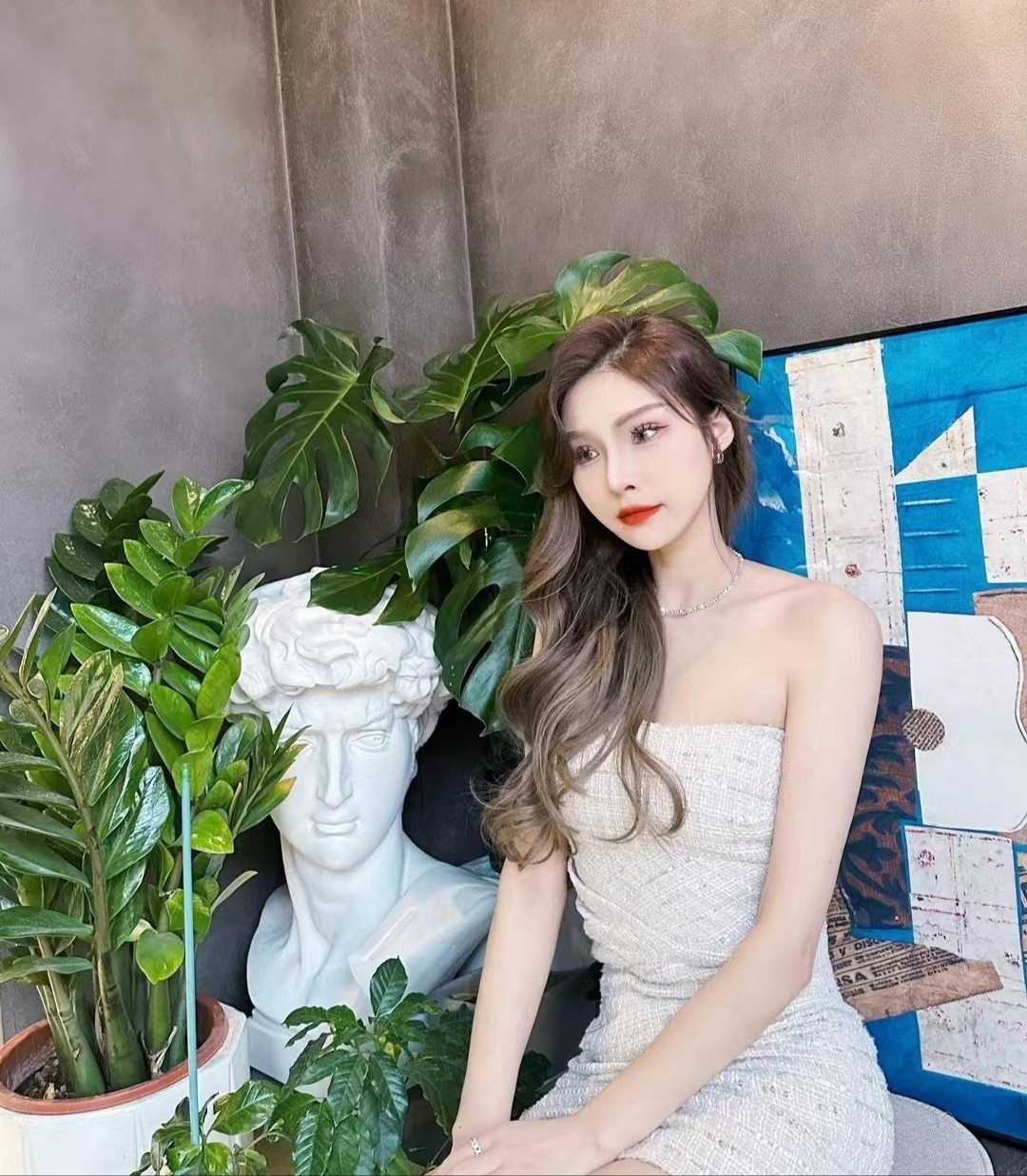 性感翘臀兼职小姐姐